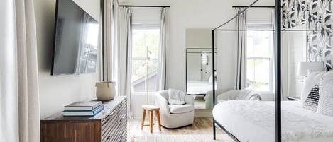 4 slaapkamers, een bureau, een strijkplank/strijkijzer, gratis wifi