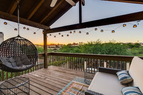 Sage House, Pool, 75" TV, Kid friendly, Coffee Bar, Bike Path, Parks & more