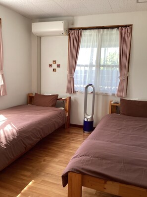 Habitación estándar con 2 camas individuales, para no fumadores, vista al océano (No.1) | Cortinas blackout, wifi gratis y ropa de cama 