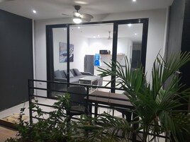 特级套房, 1 间卧室, 花园景观, 一层 | 1 多间卧室、办公桌、笔记本电脑工作区、免费 WiFi