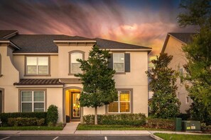 Exterior - Sunny Retreat-Colorful Home, Pool, Great Location (Kissimmee)