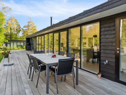 "Tessa" - 1.6km from the sea by Interhome