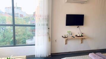 1 bedroom, desk, iron/ironing board, WiFi