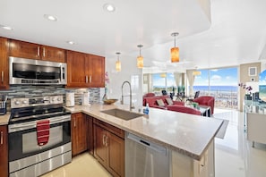 Fridge, microwave, oven, stovetop - Fantastic Ocean View Unit- close distance to the beach, lagoon, mall, and more (Honolulu)