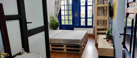 1 bedroom, desk, iron/ironing board, free WiFi