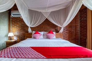 ห้องดีลักซ์, วิวสระว่ายน้ำ | 1 ห้องนอน, โต๊ะทำงาน, Wi-Fi ฟรี, ผ้าปูที่นอน