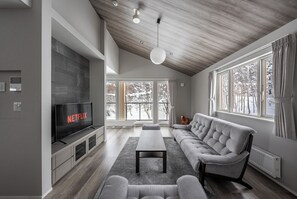 Living area - LOVES ONLY YOU【Ezo Fuji Foothills】 (Makkari-mura)