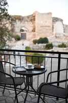 Double Room with Balcony | Literie de qualité supérieure, chambres insonorisées, Wi-Fi gratuit