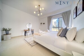 1 bedroom, iron/ironing board, WiFi - JBR Gem: Spacious 1BR Apt with Balcony (Dubai)