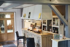 Bar (on property) - Charming cottage with pool in Houffalize (Houffalize)