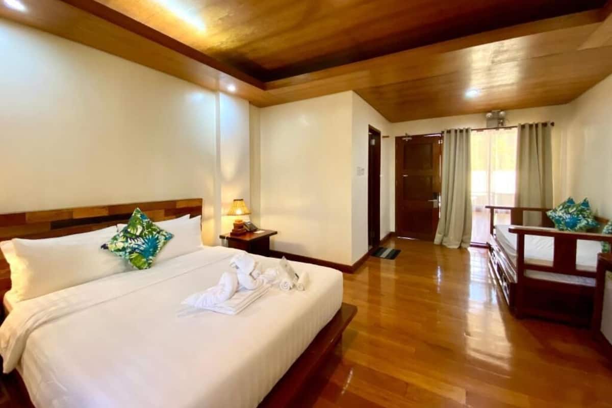 Family Room, Garden View | In-room safe, desk, blackout drapes, free WiFi