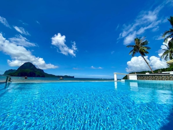 Outdoor pool, sun loungers - The Nest El Nido Beach Resort (El Nido)
