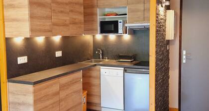 Charming 2-room apt with balcony, near slopes and shops