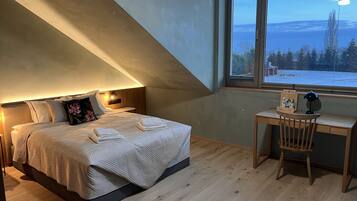 7 bedrooms, in-room safe, desk, iron/ironing board