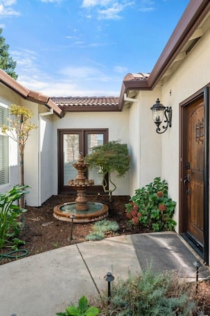 Exterior detail. This guest house is a 1 bedroom(s), 1 bathrooms, located in Chico, CA.