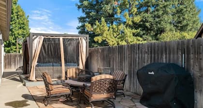 This guest house is a 1 bedroom(s), 1 bathrooms, located in Chico, CA.