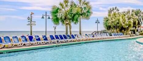 Een binnenzwembad, een verwarmd zwembad