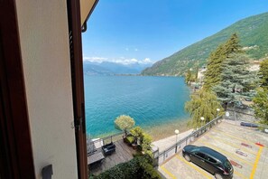 Property grounds - Lake Como Front Studio Apartment WiFi Beach View (Bellano)