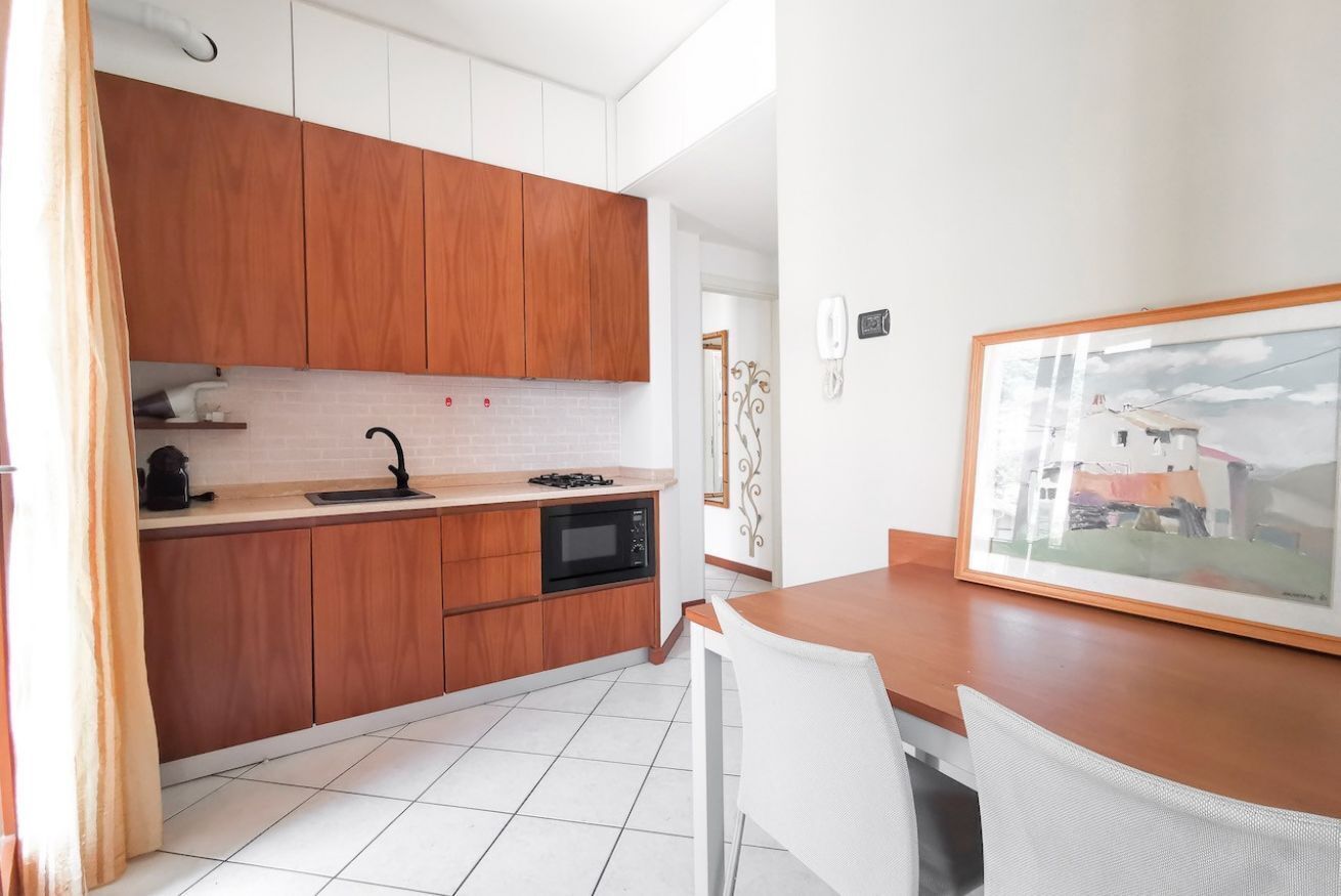 Fridge, oven, stovetop, cookware/dishes/utensils