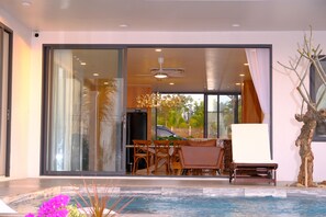50-inch LCD TV with cable channels, Netflix, streaming services - Sunset Hill Villa Mui Ne (Phan Thiet)