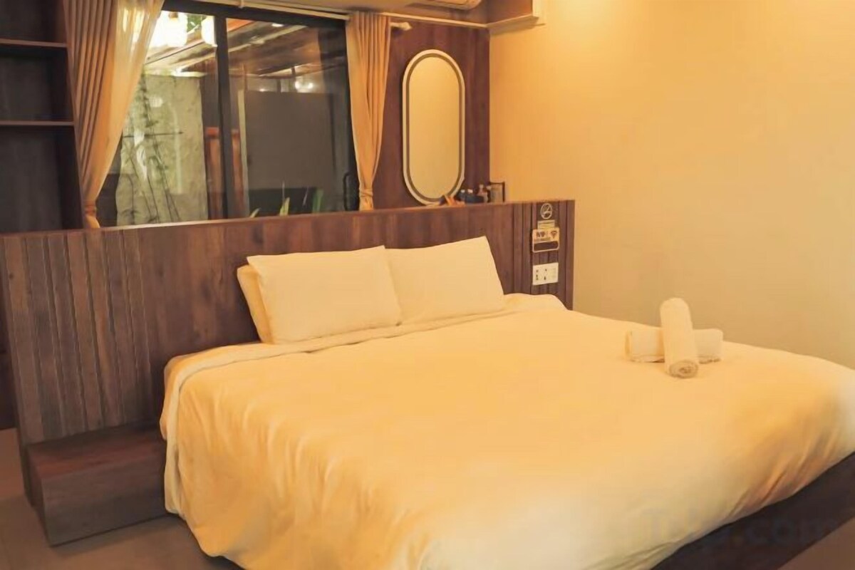 Hypo-allergenic bedding available, minibar, in-room safe, desk