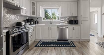 Modern Home in Leeds & Thousand Islands