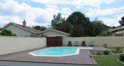 CHALET AVEC PISCINE â SUR LE BASSIN D'ARCACHON
