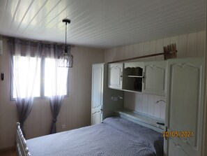 3 bedrooms, iron/ironing board, WiFi