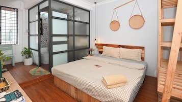 2 bedrooms, desk, iron/ironing board, free WiFi