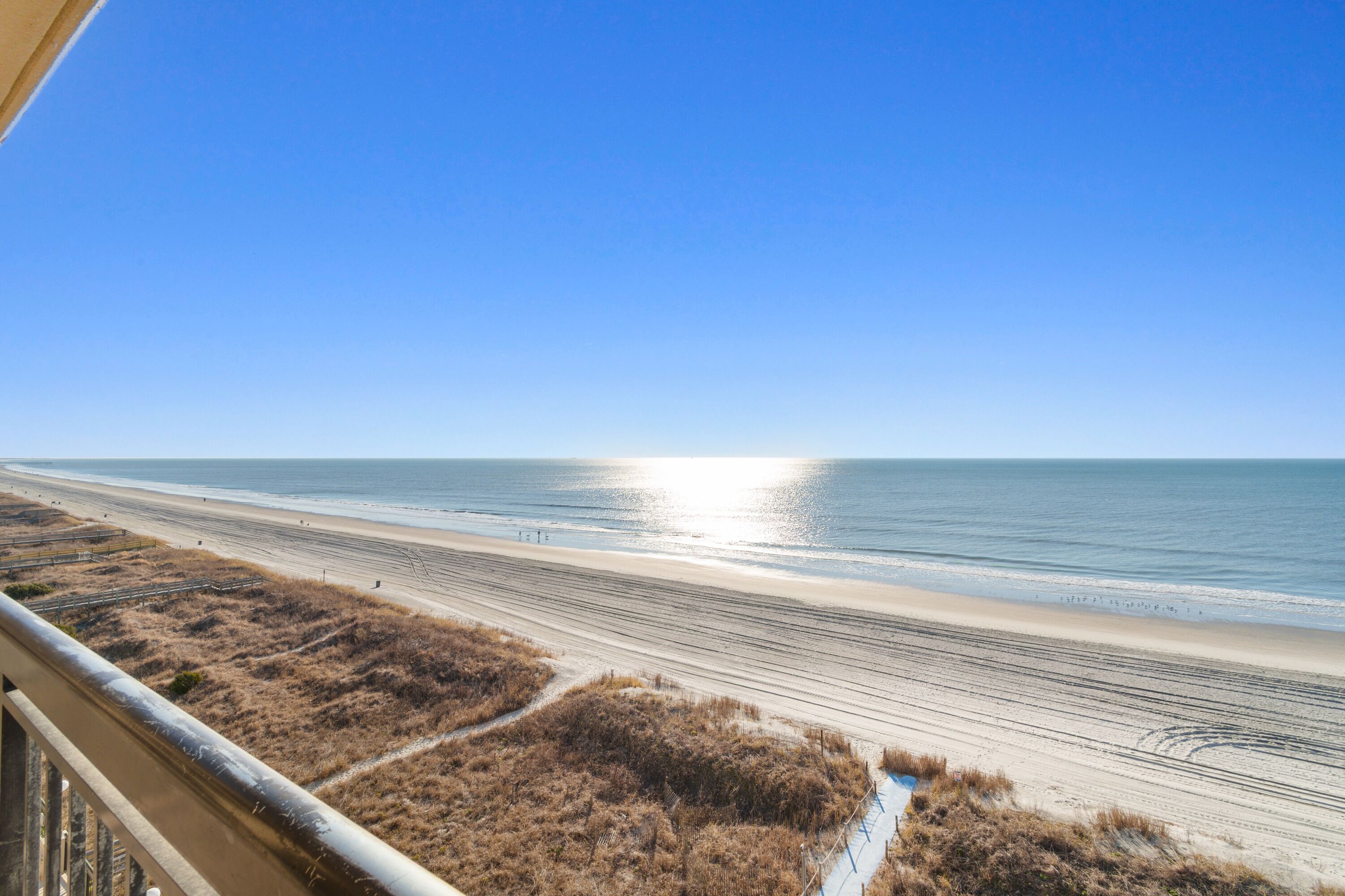 Plage, chaises longues