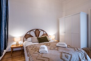 1 habitación, tabla de planchar con plancha, wifi gratis y ropa de cama 