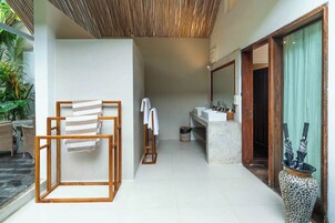 One Bedroom with Private Plunge Pool Villa | Bathroom | Shower, rainfall showerhead, bathrobes, bidet