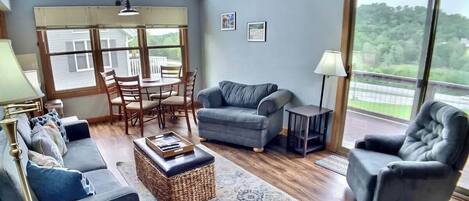 Fernseher, Kamin, Arbeitsbereiche