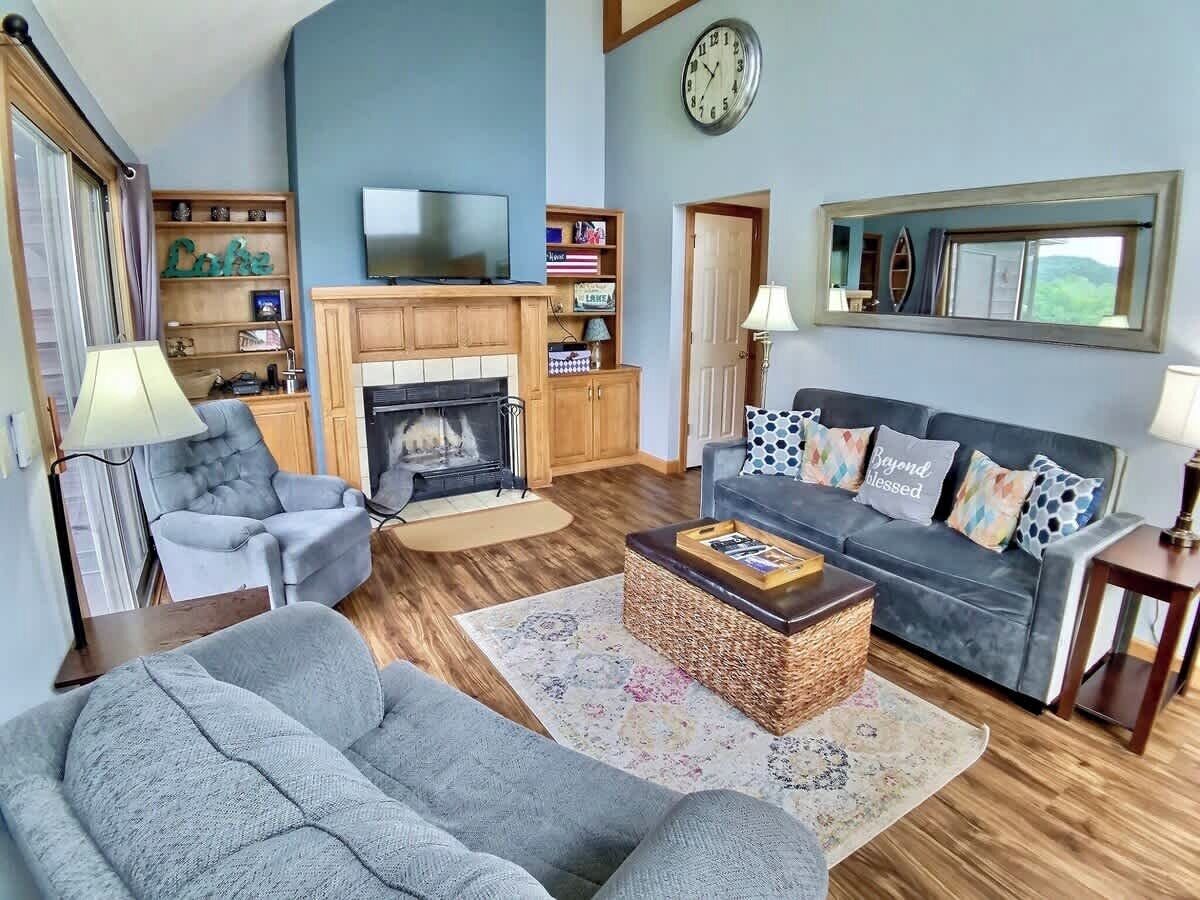 TV, fireplace, offices