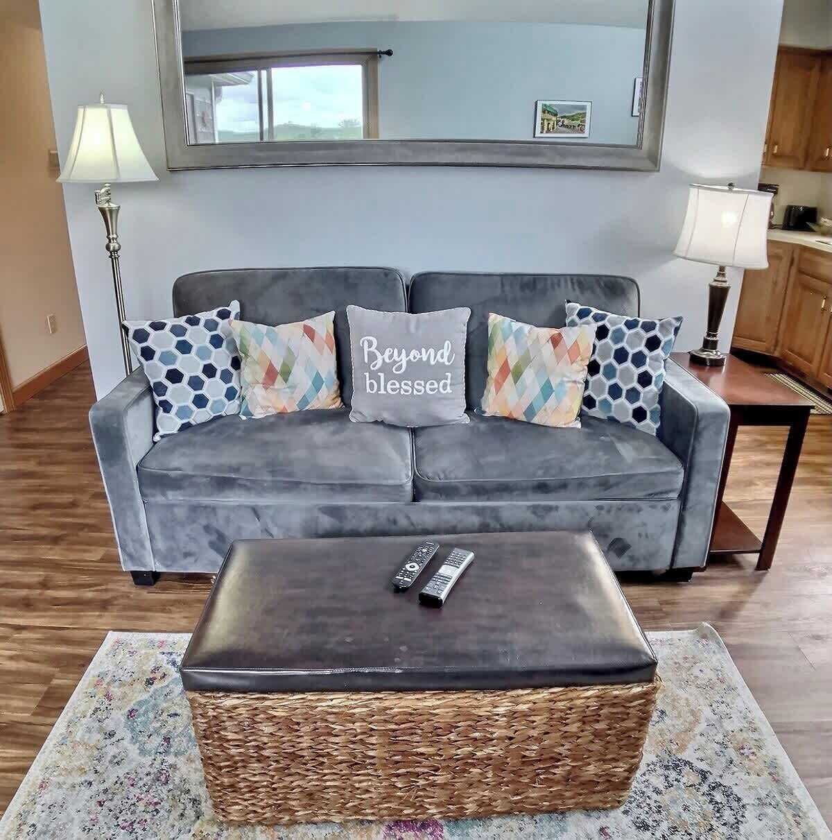 TV, peis og kontorer