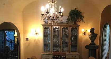 Charming High Point Historical Home only minutes from HPU and Furniture Market
