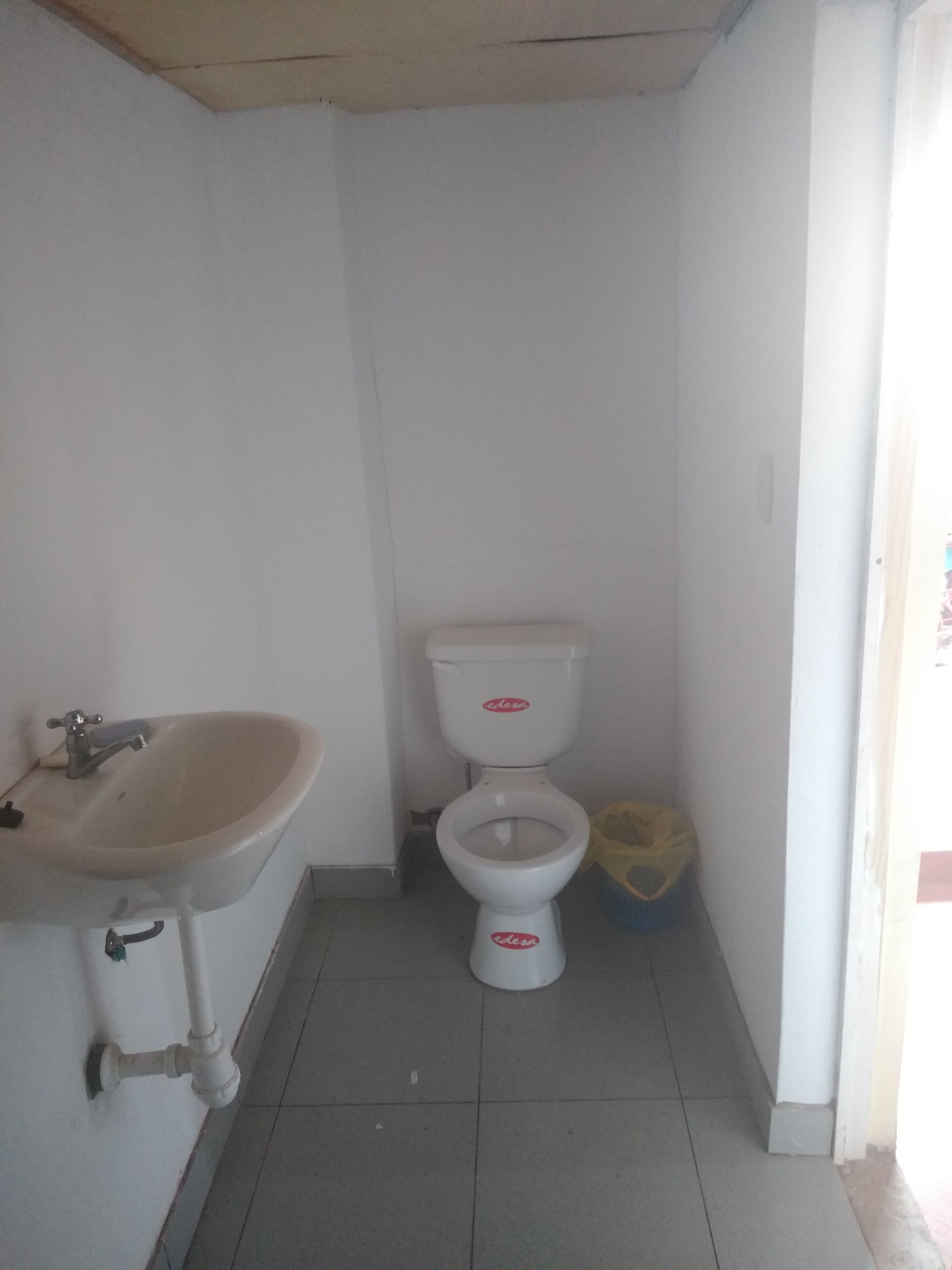 Ducha, toallas, jabón, shampoo