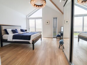 5 bedrooms, individually decorated, individually furnished, free WiFi