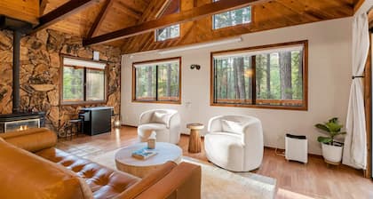 NEW - Lassen Tree Cabin with Hot Tub