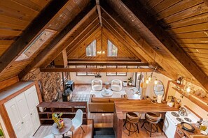 Fridge, oven, stovetop, coffee/tea maker - NEW - Lassen Tree Cabin with Hot Tub (Shingletown)