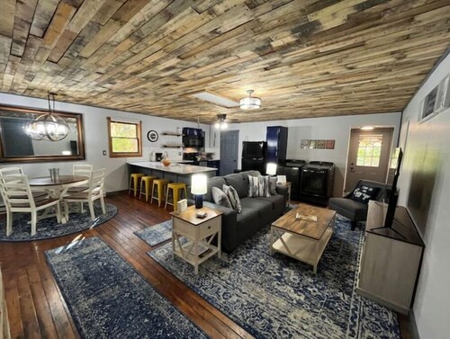 Sierra Farmstead - Guest House