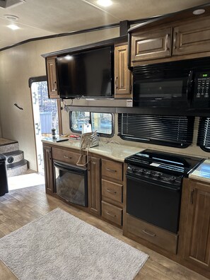 Private kitchen - Mountain Vacation Getaway (Ellijay)