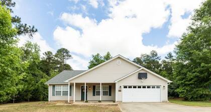 Location, Convenience, Comfort! Spacious home in a quite neighborhood, near GSP