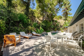 Outdoor dining - 4BR w/Heated Pool/Spa and Game Room (Los Angeles)