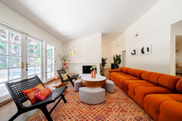 Smart TV, futbolito y tenis de mesa 