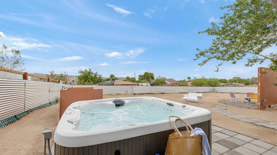 Fable by Avantstay 2 Unique Spaces, w/ Bowling, Hot Tub, Fire Pit, Large Yard