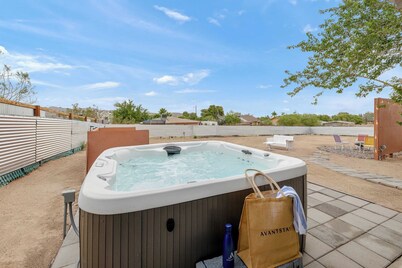 Fable by Avantstay 2 獨特空間，保齡球館，熱水浴缸，火坑，大庭院