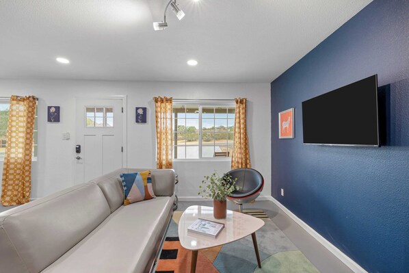 Interior - Fable by Avantstay 2 Unique Spaces, w/ Bowling, Hot Tub, Fire Pit, Large Yard (Joshua Tree)