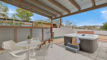 Villa (2 Bedrooms) | Interior