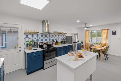 Fable by Avantstay 2 Unique Spaces, w/ Bowling, Hot Tub, Fire Pit, Large Yard